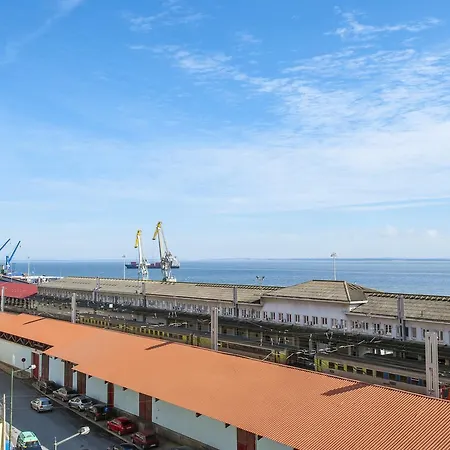 Apolonia 3 Frontal River View Lägenhet *